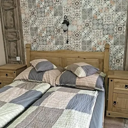 アパートホテル Hacienda エゲル